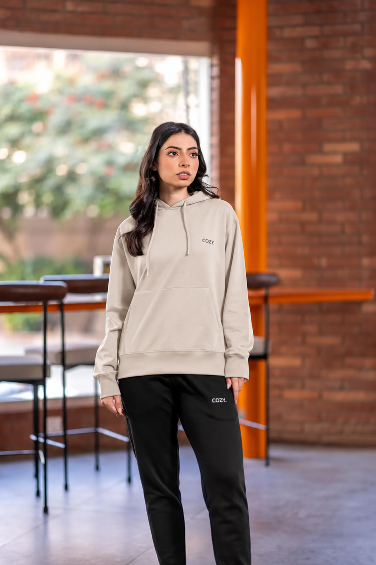 Hoodie for women: model in a beige COZY pullover hoodie at a café